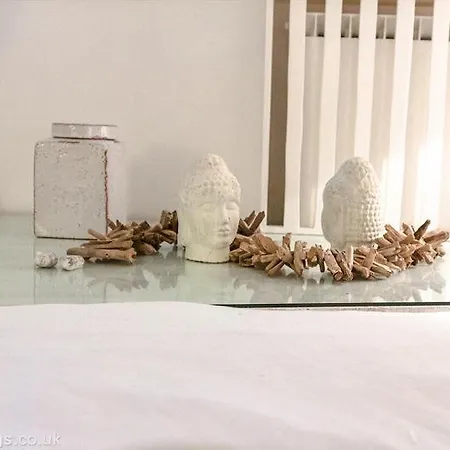 Natural Pantheon Apartment